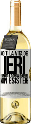 29,95 € Spedizione Gratuita | Vino bianco Edizione WHITE Goditi la vita oggi ieri è partito e domani potrebbe non esistere Etichetta Bianca. Etichetta personalizzabile Vino giovane Raccogliere 2025 Verdejo