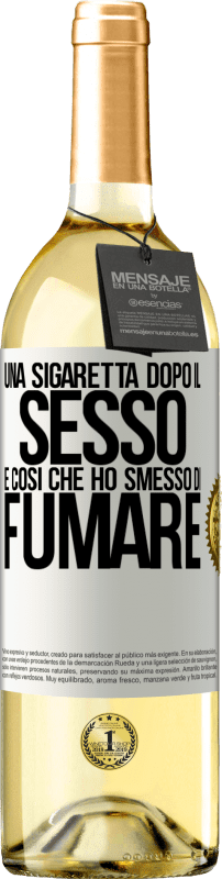 29,95 € Spedizione Gratuita | Vino bianco Edizione WHITE Una sigaretta dopo il sesso. È così che ho smesso di fumare Etichetta Bianca. Etichetta personalizzabile Vino giovane Raccogliere 2025 Verdejo