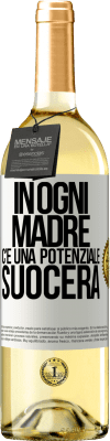 29,95 € Spedizione Gratuita | Vino bianco Edizione WHITE In ogni madre c'è una potenziale suocera Etichetta Bianca. Etichetta personalizzabile Vino giovane Raccogliere 2024 Verdejo