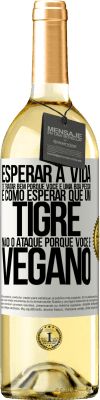 29,95 € Envio grátis | Vinho branco Edição WHITE Esperar a vida te tratar bem porque você é uma boa pessoa é como esperar que um tigre não o ataque porque você é vegano Etiqueta Branca. Etiqueta personalizável Vinho jovem Colheita 2025 Verdejo