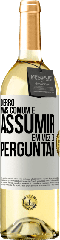 29,95 € Envio grátis | Vinho branco Edição WHITE O erro mais comum é assumir, em vez de perguntar Etiqueta Branca. Etiqueta personalizável Vinho jovem Colheita 2024 Verdejo