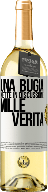 29,95 € Spedizione Gratuita | Vino bianco Edizione WHITE Una bugia mette in discussione mille verità Etichetta Bianca. Etichetta personalizzabile Vino giovane Raccogliere 2024 Verdejo