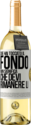 29,95 € Spedizione Gratuita | Vino bianco Edizione WHITE Che hai toccato il fondo non significa che devi rimanere lì Etichetta Bianca. Etichetta personalizzabile Vino giovane Raccogliere 2023 Verdejo