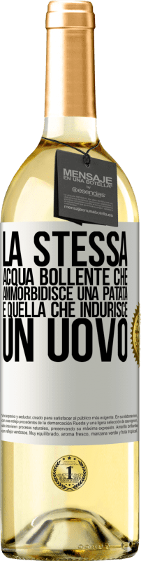 29,95 € Spedizione Gratuita | Vino bianco Edizione WHITE La stessa acqua bollente che ammorbidisce una patata è quella che indurisce un uovo Etichetta Bianca. Etichetta personalizzabile Vino giovane Raccogliere 2024 Verdejo