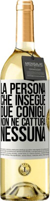 29,95 € Spedizione Gratuita | Vino bianco Edizione WHITE La persona che insegue due conigli non ne cattura nessuna Etichetta Bianca. Etichetta personalizzabile Vino giovane Raccogliere 2024 Verdejo