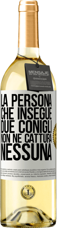 29,95 € Spedizione Gratuita | Vino bianco Edizione WHITE La persona che insegue due conigli non ne cattura nessuna Etichetta Bianca. Etichetta personalizzabile Vino giovane Raccogliere 2024 Verdejo