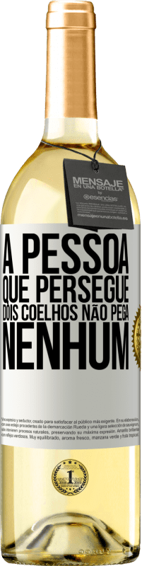 29,95 € Envio grátis | Vinho branco Edição WHITE A pessoa que persegue dois coelhos não pega nenhum Etiqueta Branca. Etiqueta personalizável Vinho jovem Colheita 2025 Verdejo