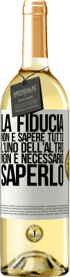 29,95 € Spedizione Gratuita | Vino bianco Edizione WHITE La fiducia non è sapere tutto l'uno dell'altro. Non è necessario saperlo Etichetta Bianca. Etichetta personalizzabile Vino giovane Raccogliere 2023 Verdejo