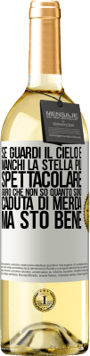 29,95 € Spedizione Gratuita | Vino bianco Edizione WHITE Se guardi il cielo e manchi la stella più spettacolare, giuro che non so quanto sono caduta di merda, ma sto bene Etichetta Bianca. Etichetta personalizzabile Vino giovane Raccogliere 2023 Verdejo