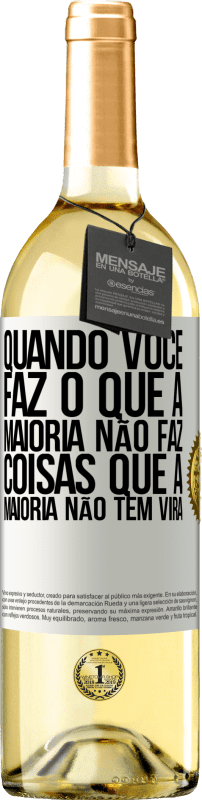 29,95 € Envio grátis | Vinho branco Edição WHITE Quando você faz o que a maioria não faz, coisas que a maioria não tem virá Etiqueta Branca. Etiqueta personalizável Vinho jovem Colheita 2024 Verdejo