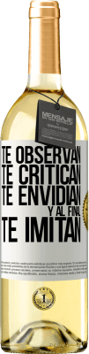 29,95 € Envío gratis | Vino Blanco Edición WHITE Te observan, te critican, te envidian… y al final, te imitan Etiqueta Blanca. Etiqueta personalizable Vino joven Cosecha 2024 Verdejo