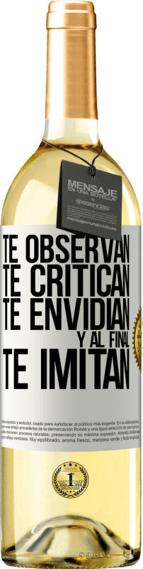 29,95 € Envío gratis | Vino Blanco Edición WHITE Te observan, te critican, te envidian… y al final, te imitan Etiqueta Blanca. Etiqueta personalizable Vino joven Cosecha 2024 Verdejo