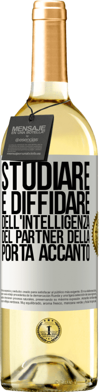 29,95 € Spedizione Gratuita | Vino bianco Edizione WHITE Studiare è diffidare dell'intelligenza del partner della porta accanto Etichetta Bianca. Etichetta personalizzabile Vino giovane Raccogliere 2024 Verdejo