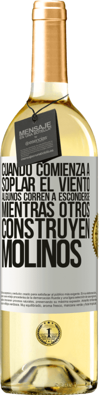 29,95 € Envío gratis | Vino Blanco Edición WHITE Cuando comienza a soplar el viento, algunos corren a esconderse, mientras otros construyen molinos Etiqueta Blanca. Etiqueta personalizable Vino joven Cosecha 2024 Verdejo