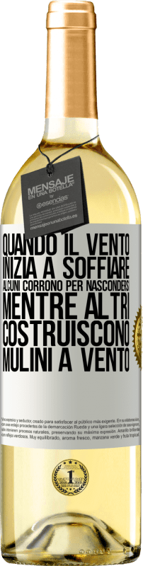 29,95 € Spedizione Gratuita | Vino bianco Edizione WHITE Quando il vento inizia a soffiare, alcuni corrono per nascondersi, mentre altri costruiscono mulini a vento Etichetta Bianca. Etichetta personalizzabile Vino giovane Raccogliere 2024 Verdejo