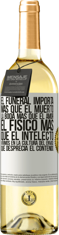 29,95 € Envío gratis | Vino Blanco Edición WHITE El funeral importa más que el muerto, la boda más que el amor, el físico más que el intelecto. Vivimos en la cultura del Etiqueta Blanca. Etiqueta personalizable Vino joven Cosecha 2024 Verdejo