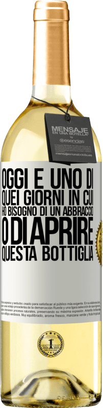 29,95 € Spedizione Gratuita | Vino bianco Edizione WHITE Oggi è uno di quei giorni in cui ho bisogno di un abbraccio o di aprire questa bottiglia Etichetta Bianca. Etichetta personalizzabile Vino giovane Raccogliere 2024 Verdejo