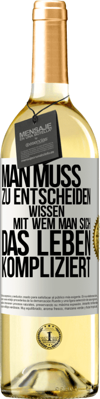 29,95 € Kostenloser Versand | Weißwein WHITE Ausgabe Man muss zu entscheiden wissen, mit wem man sich das Leben kompliziert Weißes Etikett. Anpassbares Etikett Junger Wein Ernte 2024 Verdejo