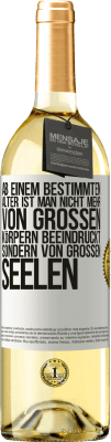 29,95 € Kostenloser Versand | Weißwein WHITE Ausgabe Ab einem bestimmten Alter ist man nicht mehr von großen Körpern beeindruckt, sondern von großen Seelen Weißes Etikett. Anpassbares Etikett Junger Wein Ernte 2024 Verdejo