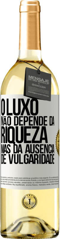 29,95 € Envio grátis | Vinho branco Edição WHITE O luxo não depende da riqueza, mas da ausência de vulgaridade Etiqueta Branca. Etiqueta personalizável Vinho jovem Colheita 2024 Verdejo