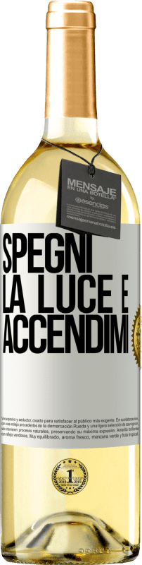 29,95 € Spedizione Gratuita | Vino bianco Edizione WHITE Spegni la luce e accendimi Etichetta Bianca. Etichetta personalizzabile Vino giovane Raccogliere 2024 Verdejo