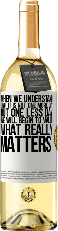 29,95 € Бесплатная доставка | Белое вино Издание WHITE Когда мы поймем, что это не еще один день, а один день меньше, мы начнем ценить то, что действительно важно Белая этикетка. Настраиваемая этикетка Молодое вино Урожай 2023 Verdejo