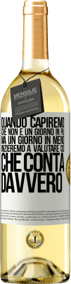 29,95 € Spedizione Gratuita | Vino bianco Edizione WHITE Quando capiremo che non è un giorno in più, ma un giorno in meno, inizieremo a valutare ciò che conta davvero Etichetta Bianca. Etichetta personalizzabile Vino giovane Raccogliere 2025 Verdejo