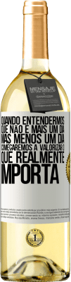 29,95 € Envio grátis | Vinho branco Edição WHITE Quando entendermos que não é mais um dia, mas menos um dia, começaremos a valorizar o que realmente importa Etiqueta Branca. Etiqueta personalizável Vinho jovem Colheita 2024 Verdejo