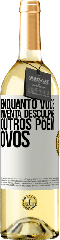 29,95 € Envio grátis | Vinho branco Edição WHITE Enquanto você inventa desculpas, outros põem ovos Etiqueta Branca. Etiqueta personalizável Vinho jovem Colheita 2024 Verdejo