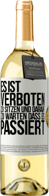 29,95 € Kostenloser Versand | Weißwein WHITE Ausgabe Es ist verboten zu sitzen und darauf zu warten, dass es passiert Weißes Etikett. Anpassbares Etikett Junger Wein Ernte 2024 Verdejo