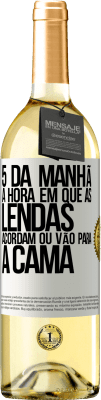 29,95 € Envio grátis | Vinho branco Edição WHITE 5 da manhã A hora em que as lendas acordam ou vão para a cama Etiqueta Branca. Etiqueta personalizável Vinho jovem Colheita 2024 Verdejo