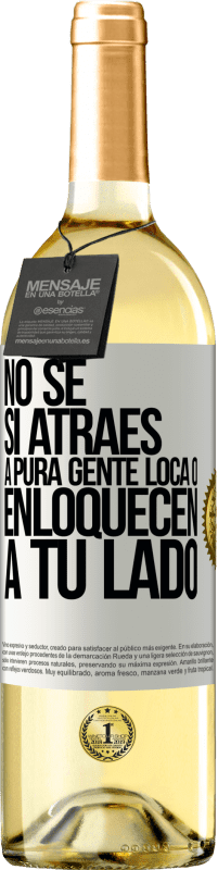 29,95 € Envío gratis | Vino Blanco Edición WHITE No se si atraes a pura gente loca, o enloquecen a tu lado Etiqueta Blanca. Etiqueta personalizable Vino joven Cosecha 2024 Verdejo