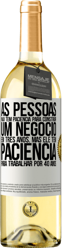 29,95 € Envio grátis | Vinho branco Edição WHITE As pessoas não têm paciência para construir um negócio em três anos. Mas ele tem paciência para trabalhar por 40 anos Etiqueta Branca. Etiqueta personalizável Vinho jovem Colheita 2024 Verdejo