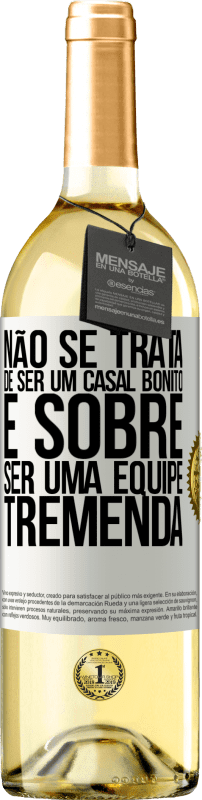 29,95 € Envio grátis | Vinho branco Edição WHITE Não se trata de ser um casal bonito. É sobre ser uma equipe tremenda Etiqueta Branca. Etiqueta personalizável Vinho jovem Colheita 2024 Verdejo