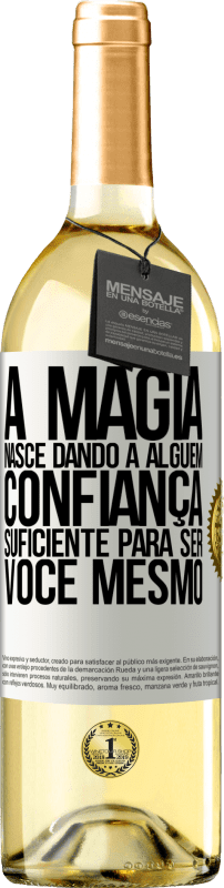 29,95 € Envio grátis | Vinho branco Edição WHITE A magia nasce dando a alguém confiança suficiente para ser você mesmo Etiqueta Branca. Etiqueta personalizável Vinho jovem Colheita 2024 Verdejo