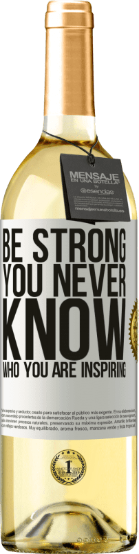 29,95 € Kostenloser Versand | Weißwein WHITE Ausgabe Be strong. You never know who you are inspiring Weißes Etikett. Anpassbares Etikett Junger Wein Ernte 2024 Verdejo