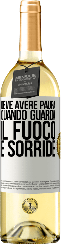 29,95 € Spedizione Gratuita | Vino bianco Edizione WHITE Deve avere paura quando guarda il fuoco e sorride Etichetta Bianca. Etichetta personalizzabile Vino giovane Raccogliere 2024 Verdejo