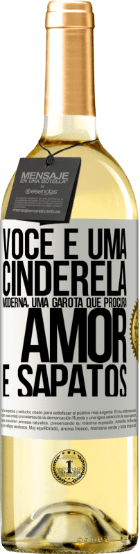 29,95 € Envio grátis | Vinho branco Edição WHITE Você é uma cinderela moderna, uma garota que procura amor e sapatos Etiqueta Branca. Etiqueta personalizável Vinho jovem Colheita 2024 Verdejo