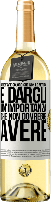 29,95 € Spedizione Gratuita | Vino bianco Edizione WHITE Affrontare coloro che non lo meritano è dargli un'importanza che non dovrebbe avere Etichetta Bianca. Etichetta personalizzabile Vino giovane Raccogliere 2024 Verdejo