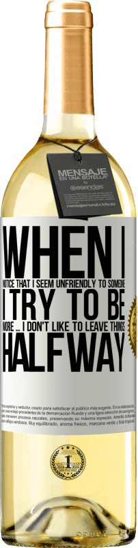 29,95 € Бесплатная доставка | Белое вино Издание WHITE Когда я замечаю, что я кому-то нравлюсь, я стараюсь любить его еще хуже ... Я не люблю оставлять вещи на полпути Белая этикетка. Настраиваемая этикетка Молодое вино Урожай 2023 Verdejo