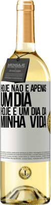 29,95 € Envio grátis | Vinho branco Edição WHITE Hoje não é apenas um dia, hoje é um dia da minha vida Etiqueta Branca. Etiqueta personalizável Vinho jovem Colheita 2025 Verdejo