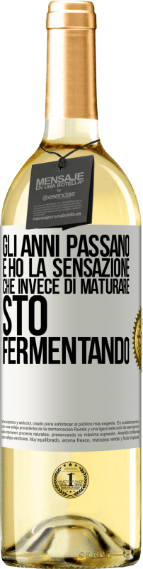 29,95 € Spedizione Gratuita | Vino bianco Edizione WHITE Gli anni passano e ho la sensazione che invece di maturare, sto fermentando Etichetta Bianca. Etichetta personalizzabile Vino giovane Raccogliere 2024 Verdejo