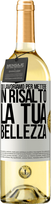 29,95 € Spedizione Gratuita | Vino bianco Edizione WHITE Qui lavoriamo per mettere in risalto la tua bellezza Etichetta Bianca. Etichetta personalizzabile Vino giovane Raccogliere 2023 Verdejo