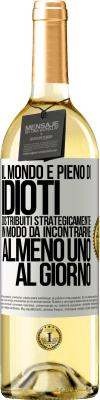 29,95 € Spedizione Gratuita | Vino bianco Edizione WHITE Il mondo è pieno di idioti distribuiti strategicamente in modo da incontrarne almeno uno al giorno Etichetta Bianca. Etichetta personalizzabile Vino giovane Raccogliere 2023 Verdejo