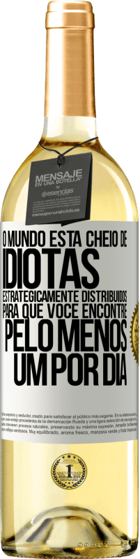 29,95 € Envio grátis | Vinho branco Edição WHITE O mundo está cheio de idiotas estrategicamente distribuídos para que você encontre pelo menos um por dia Etiqueta Branca. Etiqueta personalizável Vinho jovem Colheita 2024 Verdejo