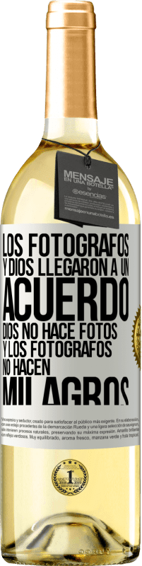 29,95 € Envío gratis | Vino Blanco Edición WHITE Los fotógrafos y Dios llegaron a un acuerdo. Dios no hace fotos y los fotógrafos no hacen milagros Etiqueta Blanca. Etiqueta personalizable Vino joven Cosecha 2023 Verdejo