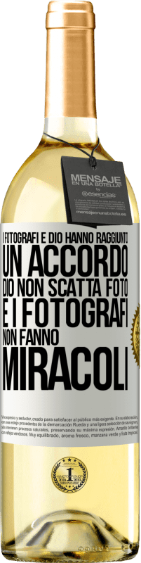 29,95 € Spedizione Gratuita | Vino bianco Edizione WHITE I fotografi e Dio hanno raggiunto un accordo. Dio non scatta foto e i fotografi non fanno miracoli Etichetta Bianca. Etichetta personalizzabile Vino giovane Raccogliere 2023 Verdejo