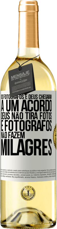 29,95 € Envio grátis | Vinho branco Edição WHITE Os fotógrafos e Deus chegaram a um acordo. Deus não tira fotos e fotógrafos não fazem milagres Etiqueta Branca. Etiqueta personalizável Vinho jovem Colheita 2024 Verdejo