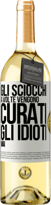 29,95 € Spedizione Gratuita | Vino bianco Edizione WHITE Gli sciocchi a volte vengono curati, gli idioti mai Etichetta Bianca. Etichetta personalizzabile Vino giovane Raccogliere 2023 Verdejo