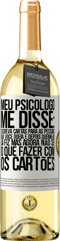 29,95 € Envio grátis | Vinho branco Edição WHITE Meu psicólogo me disse: escreva cartas para as pessoas que você odeia e depois queime-as. Já fiz, mas agora não sei o que Etiqueta Branca. Etiqueta personalizável Vinho jovem Colheita 2023 Verdejo